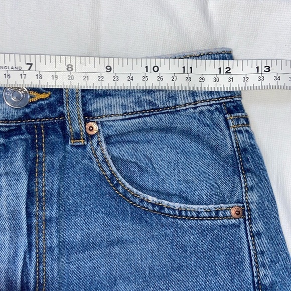 Women’s H&M high waisted roll up hem‎ medium blue wash jean short size 0 - Picture 2 of 8